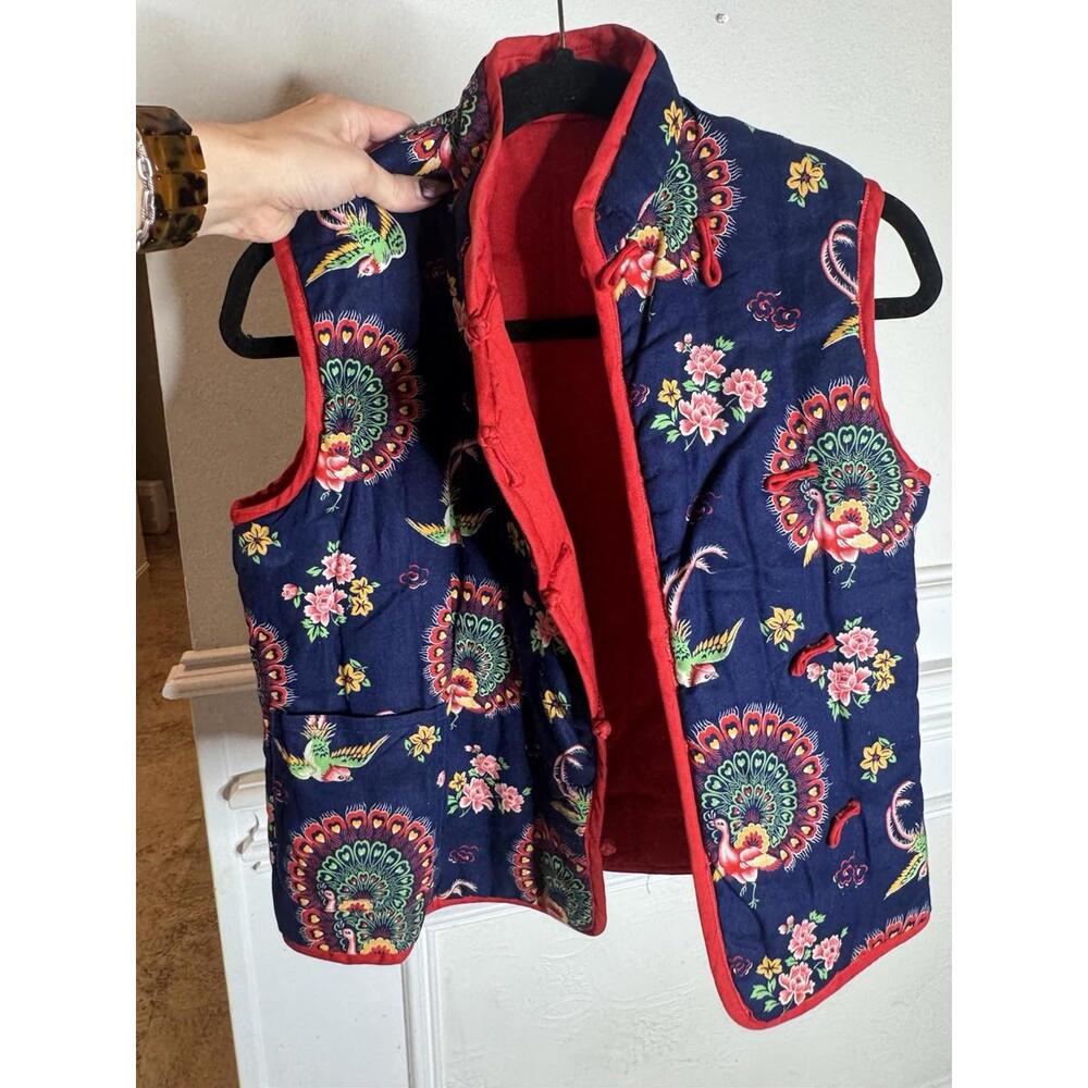 Vintage Reversible Chinese Red And Blue Print Quilted Women’s Vest Buttons